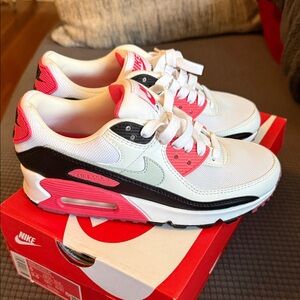 Nike woman's air max 90 Sneakers - White, Pink, Black